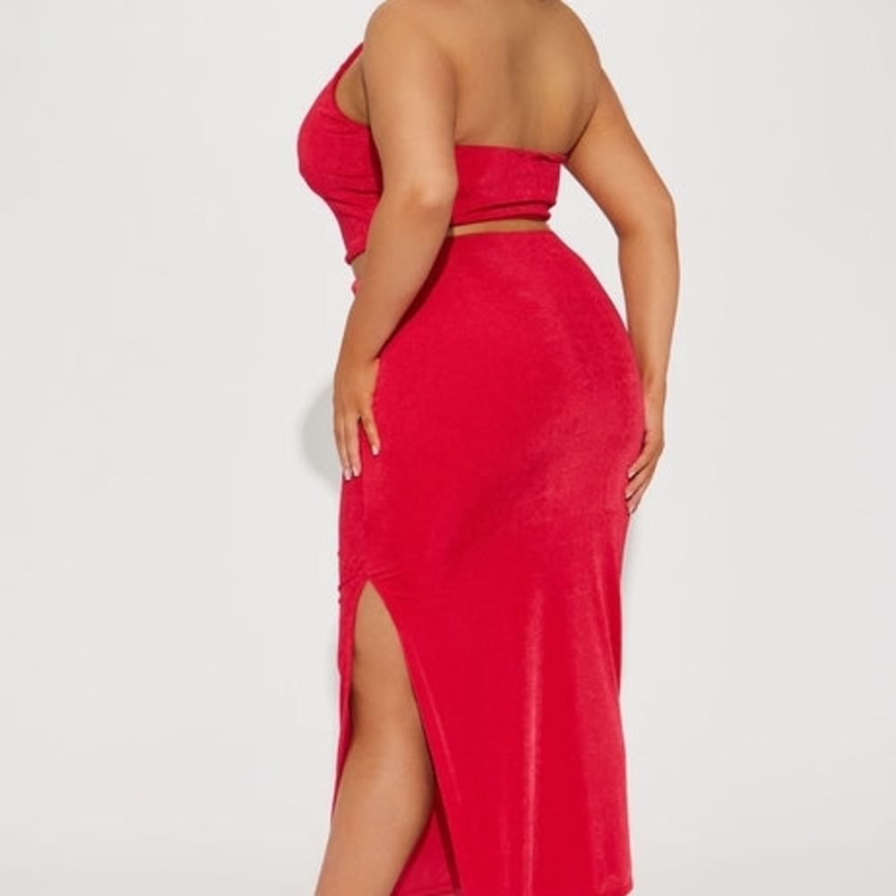 Fashion Nova Elegant Slinky Red Women's Skirt Set - Picture 3 of 3